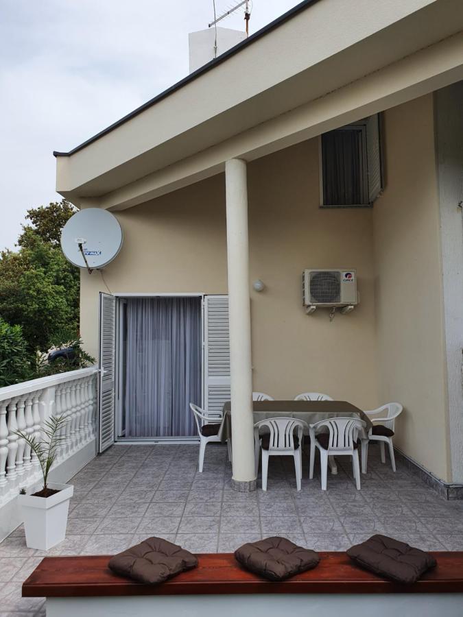 Apartment Tinateo, Gajac Novalja Exterior foto